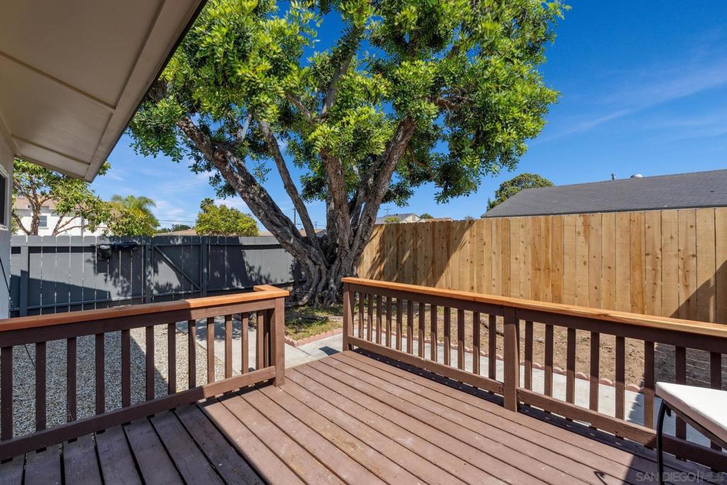 4440 42 Clairemont Dr