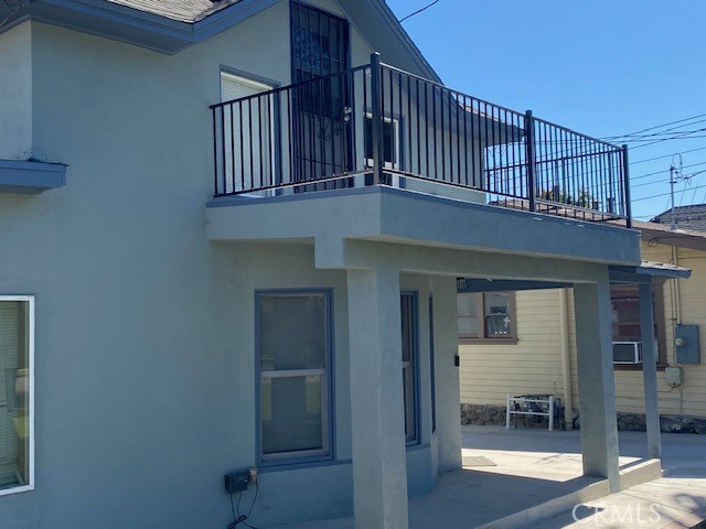STUDIO B IS LOCATED UPSTAIRS AND FEATURES A FRONT DECK FOR RELAXING AND A BACK BALCONY FOR YOUR MORNING COFFEE. THIS FLOOR PLAN INCLUDES ONE BEDROOM ONE BATHROOM AND LIVING AREA. THE KITCHEN HAS REFRIGERATOR AND STOVE, UPGRADED FLOORING THROUGHOUT. ALL UTILITIES ARE INCLUDED HERE.