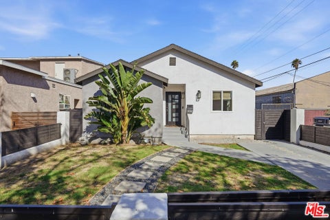 Photo of 3050 Chesapeake Avenue, Los Angeles, CA 90016 (MLS # 26945797)