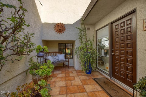 Photo of 50 Glenflow Court, Glendale, CA 91206 (MLS # P1-29282)