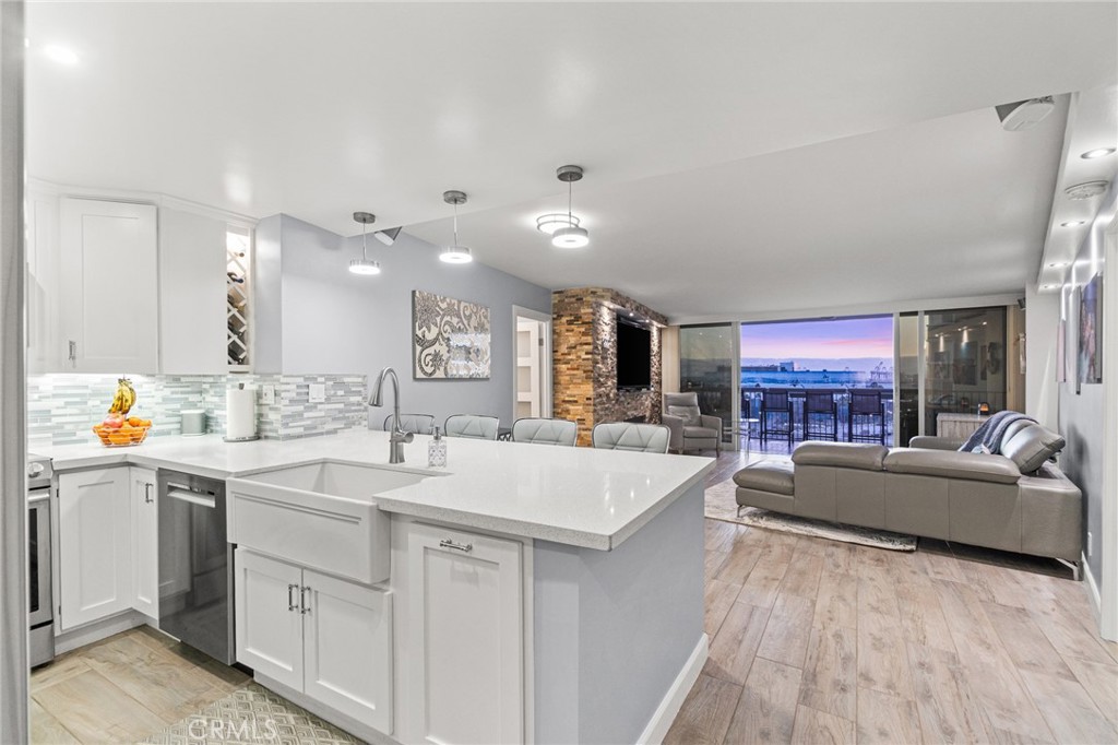 700 E Ocean Boulevard 1208