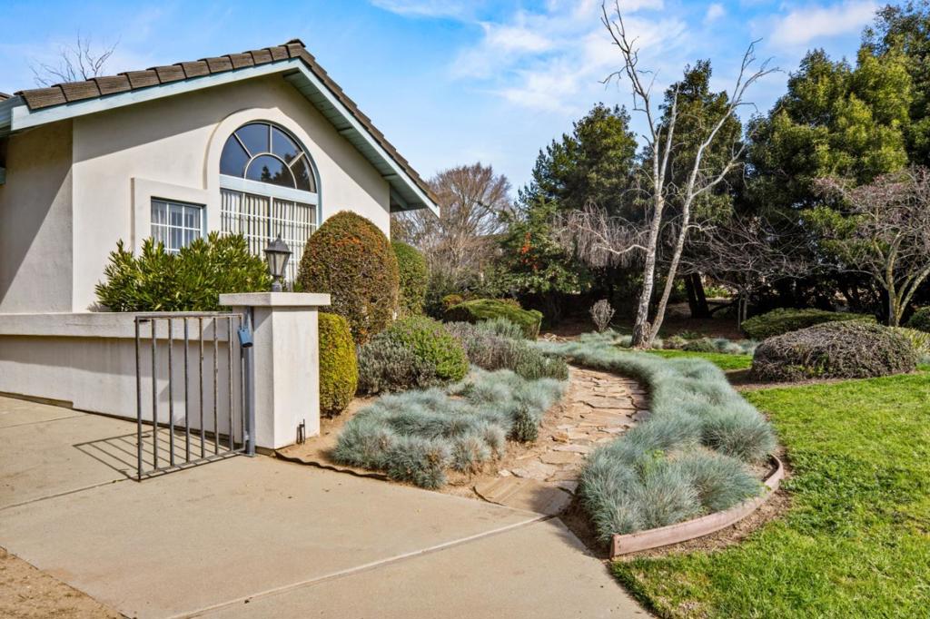 18430 Meadow Ridge Road