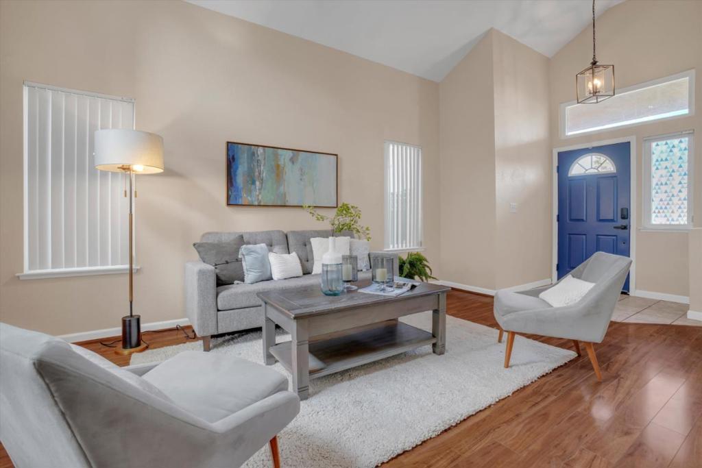 825 Foxwood Drive