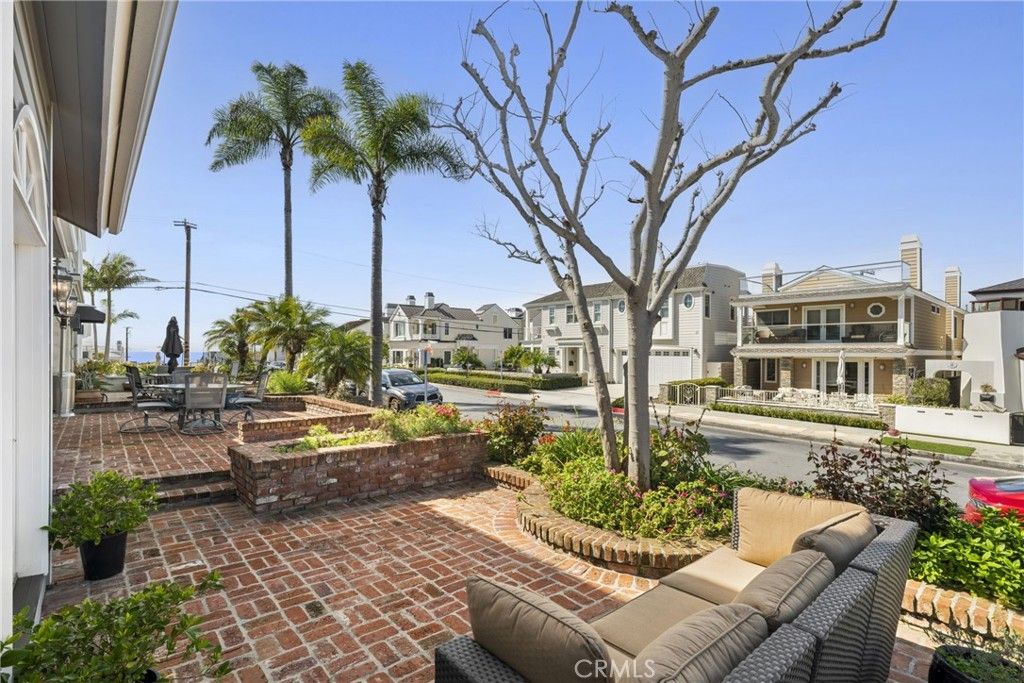 Photo of 304 Marigold Ave, Corona Del Mar, CA 92625 (MLS # NP26040512)
