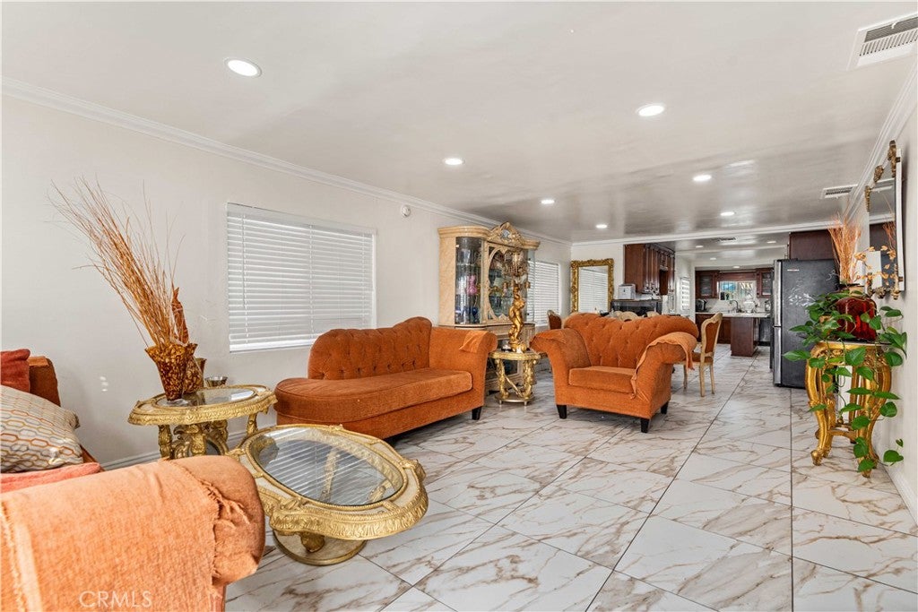 Properties 1 11224 S Budlong