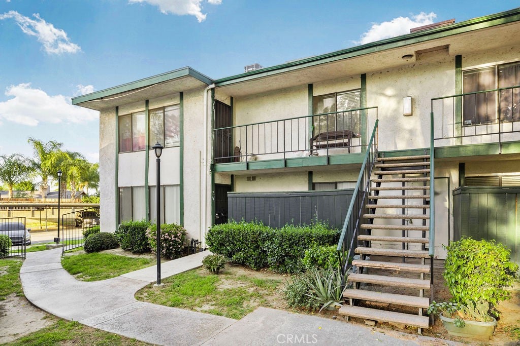 1735 E Washington F14 F14