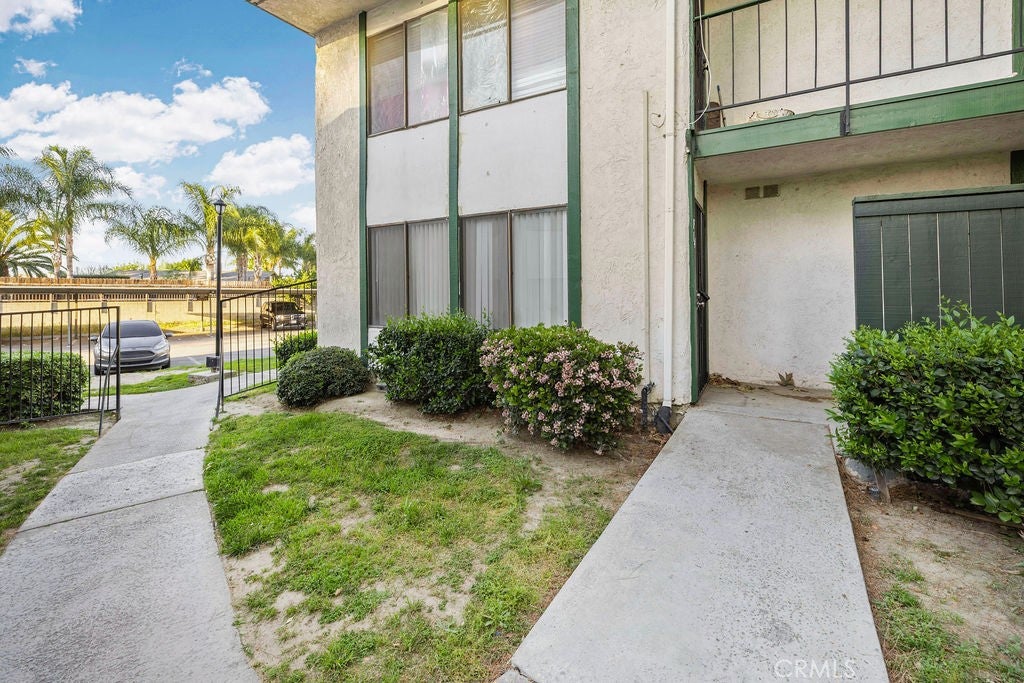 1735 E Washington F14 F14
