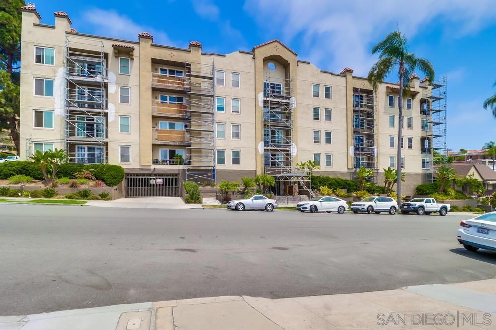 2-bedroom, 2-bathroom condo located in the heart of Bankers Hill. This comfortable and stylish unit features a private balcony with scenic views, central heat & AC, an in-unit washer and dryer, and two dedicated parking spaces in a secure garage. Residents enjoy access to a community pool, spa, and BBQ area, perfect for relaxing or entertaining. Located just minutes from downtown San Diego, Little Italy, Balboa Park, and the bayfront, this condo offers a peaceful setting with easy access to some of the city's best dining, shopping, and outdoor spaces. We require a 700 credit score, 3 times the rent per month (gross) in total household income, and a rental history free of late payments and evictions. Small sized pet considered with additional deposit, limited to 1 per household.