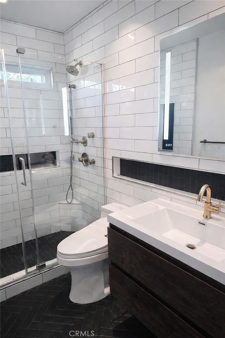 1041 Longbranch Avenue