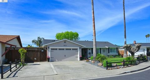 Photo of 8514 Newry Pl Pl, Dublin, CA 94568 (MLS # 41128705)