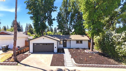 Photo of 9341 Castlemont Cir CIR, Orangevale, CA 95662 (MLS # 41142061)
