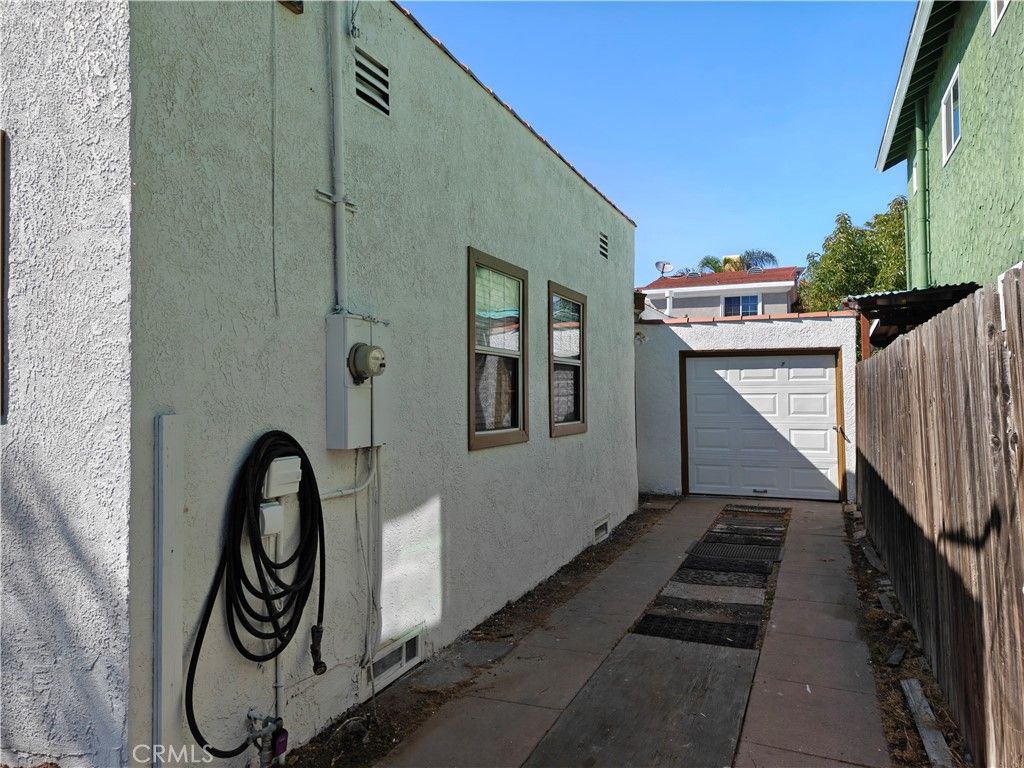 Photo of 2439 E 15th St, Long Beach, CA 90804 (MLS # RS26078396)