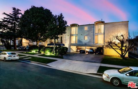 Photo of 11175 Huston Street, North Hollywood, CA 91601 (MLS # 26668899)
