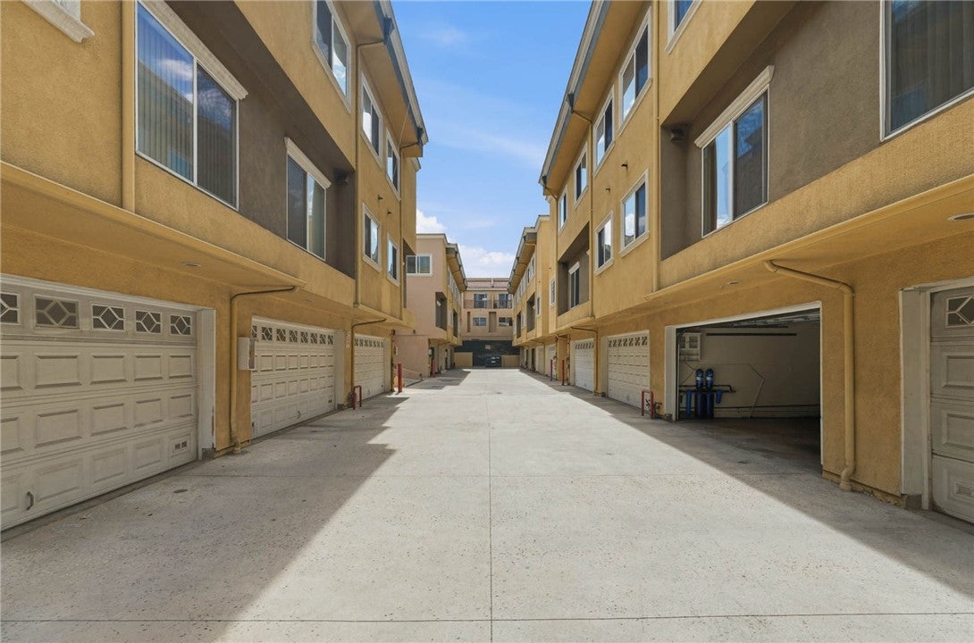 13629 Wyandotte 118