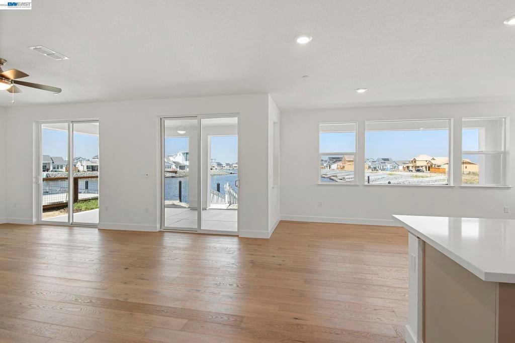 16 Grey Whale Place