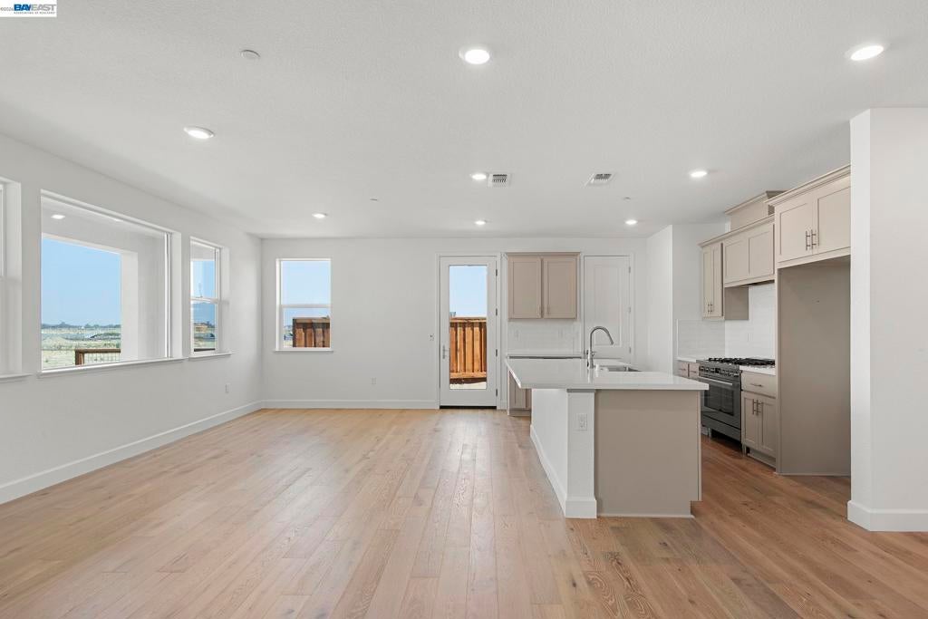 16 Grey Whale Place