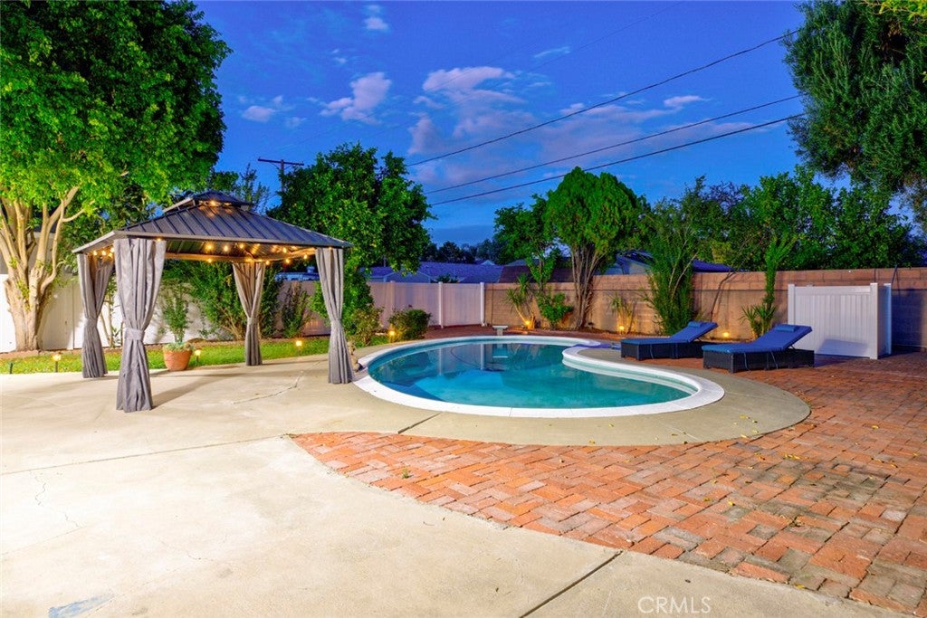 7044 Oakdale