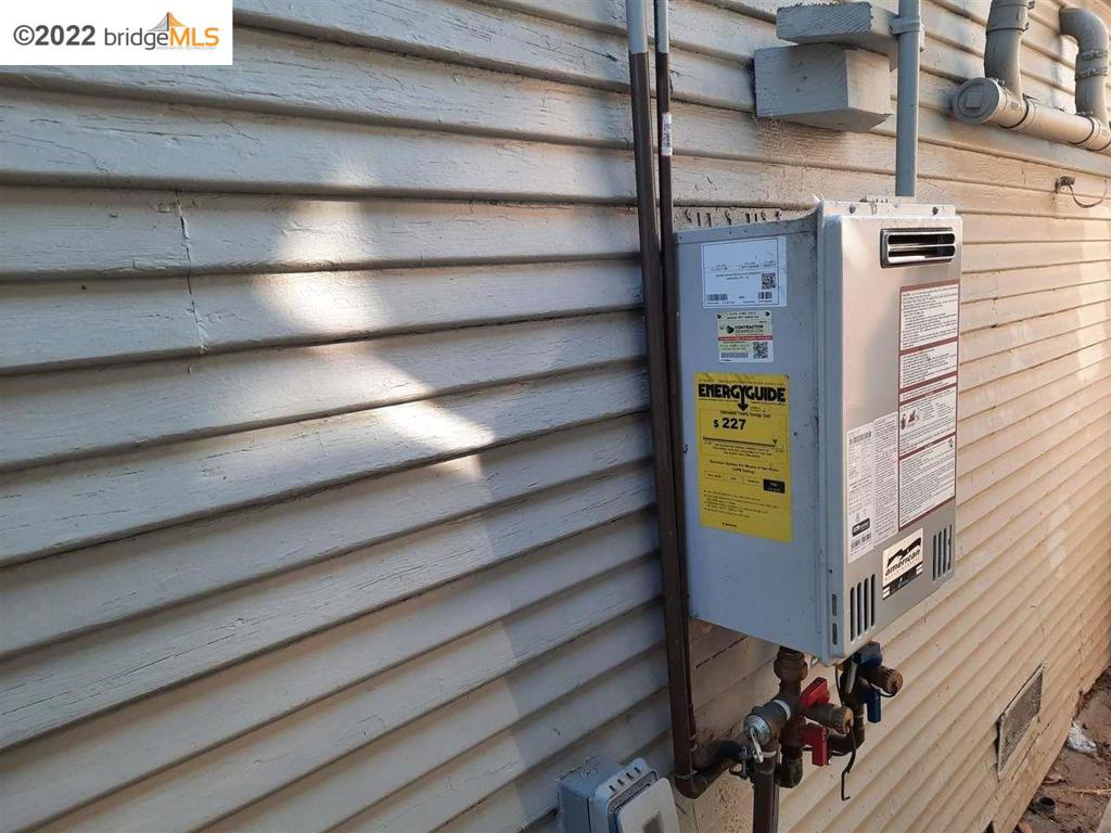 EAST OAKLAND - Residential