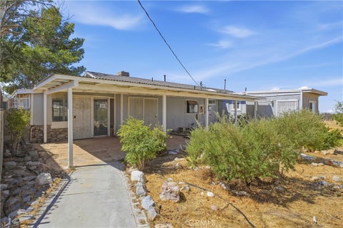 Photo of 11221 Valle Vista Rd, Phelan, CA 92371 (MLS # SR26200304)