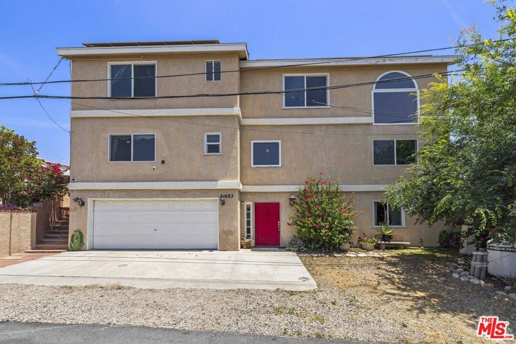 Photo of 21683 Wo He Lo Trail, Chatsworth, CA 91311 (MLS # 25585869)