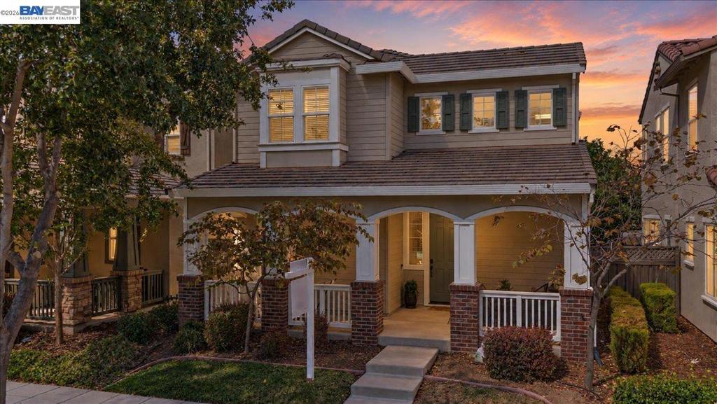 319 W Aventino Ave