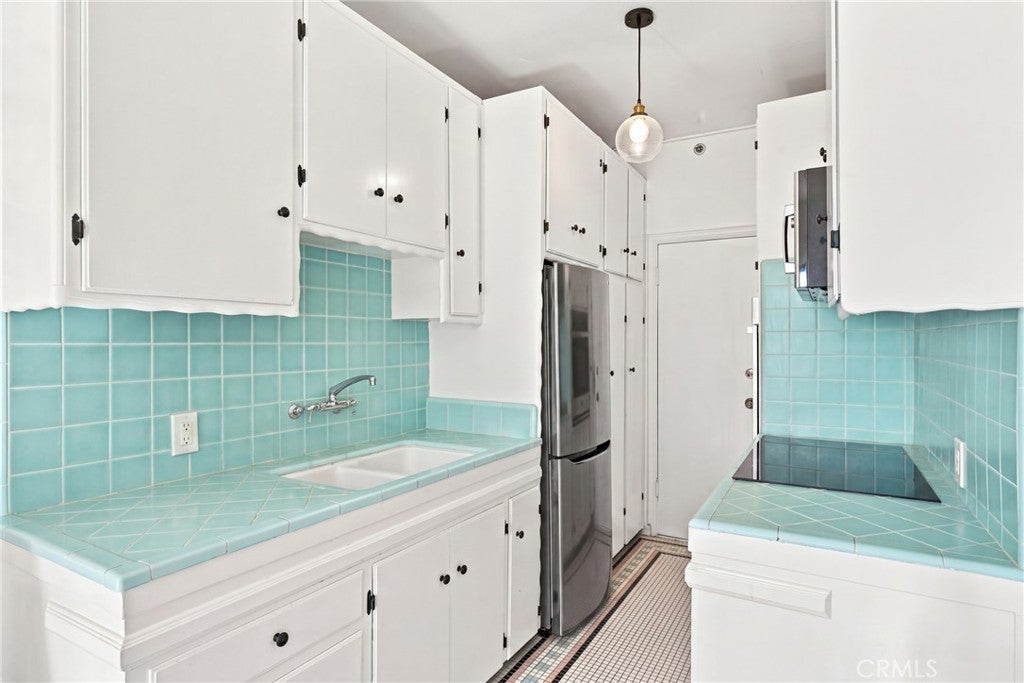 800 E Ocean #905