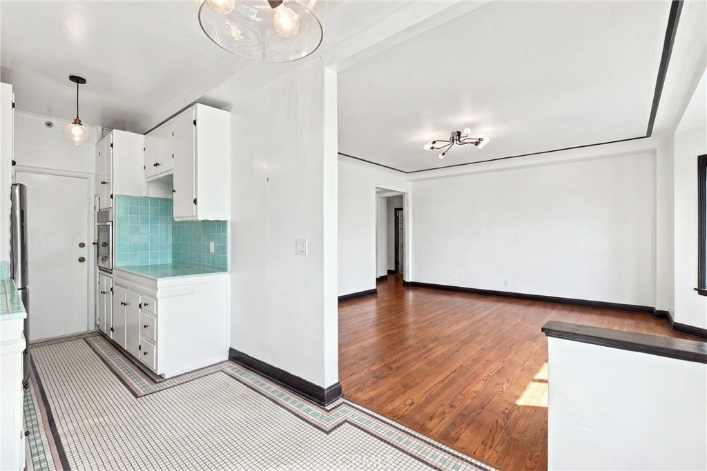 800 E Ocean #905