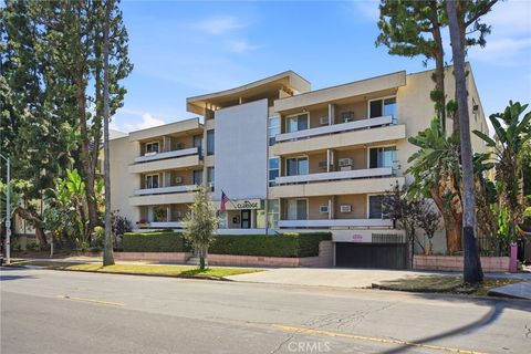 Photo of 425 S Kenmore Ave #206, Los Angeles, CA 90020 (MLS # AR25247349)