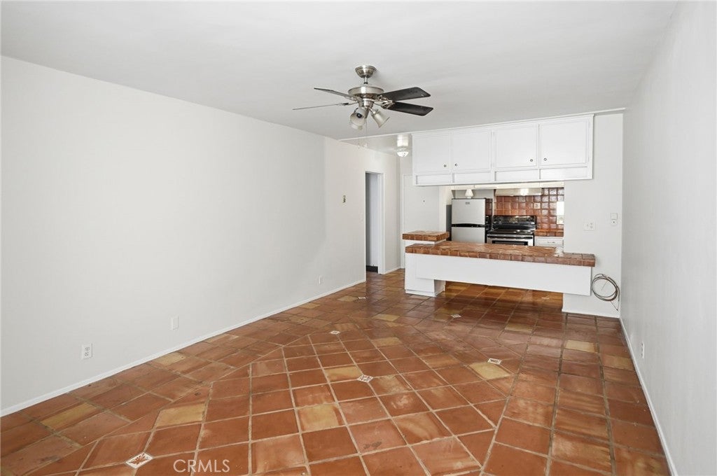 425 S Kenmore 206