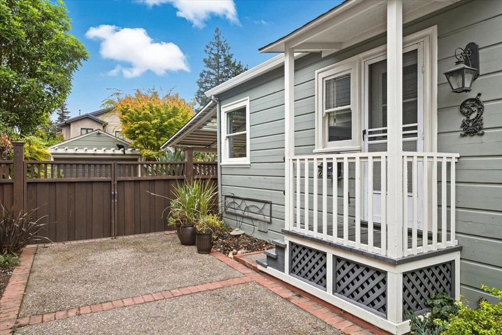Photo of 125 Warwick Street, Redwood City, CA 94062 (MLS # ML82025152)