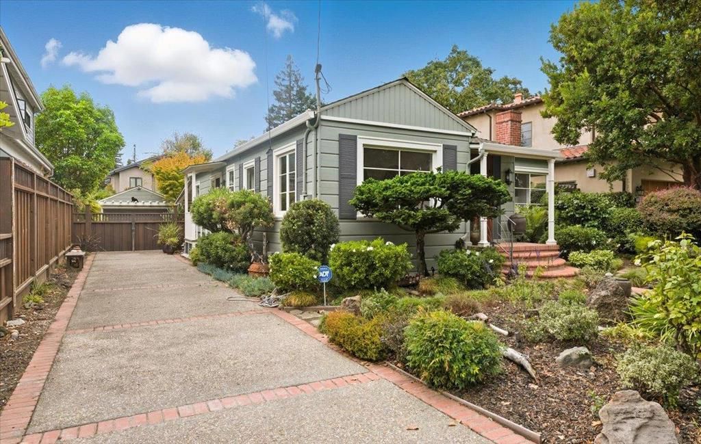 Photo of 125 Warwick Street, Redwood City, CA 94062 (MLS # ML82025152)
