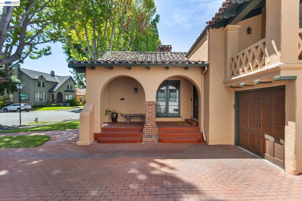 1529 Gibbons Dr