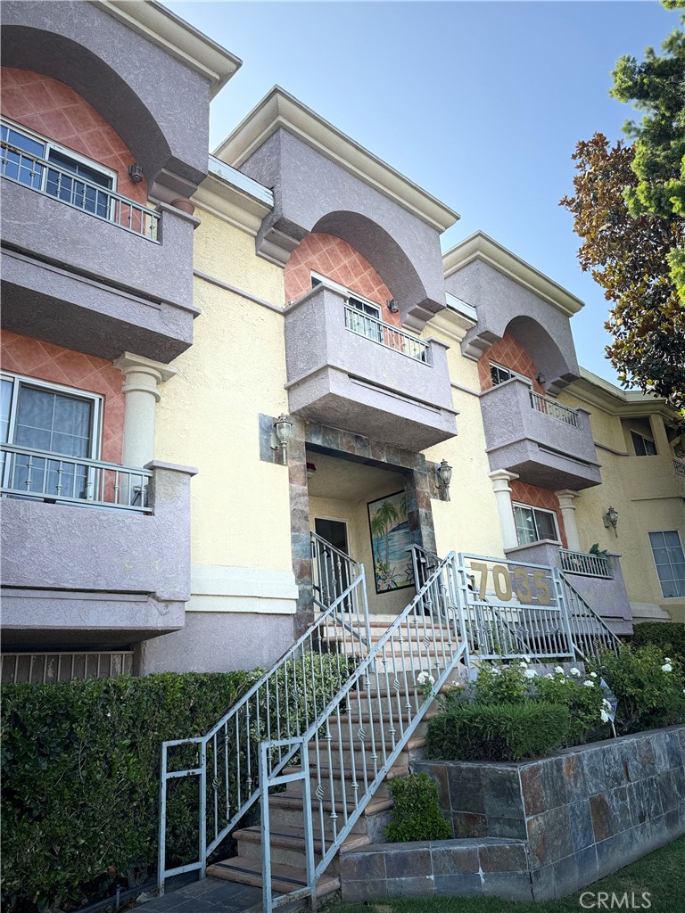 Centrally located, turnkey, beautifully remodelled like a new unit, perfect for a starter family. This unit boasts of a granite counter, shutters, cute patio, brand new appliances, washer and dryer in-unit, updated flooring and fresh paint. There's a gym, pool and jacuzzi. Close to Lake Balboa for fun activities, shopping centers and restaurants. Seller will pay off the HOA assessments upon closing around $60K wow! This unit actually just cost about $355,000!!! This building is being renovated, so many new things are coming for the new owner!!! PRICED TO SELL!