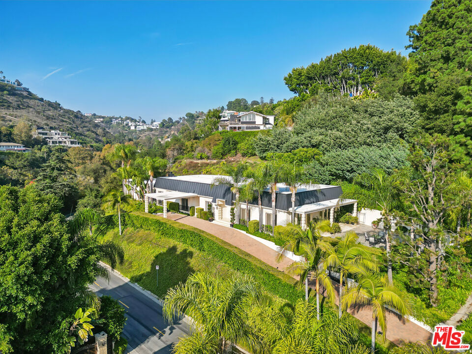 Properties 3 10825 Chalon Road