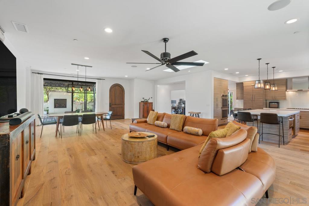 1180 Devonshire Dr
