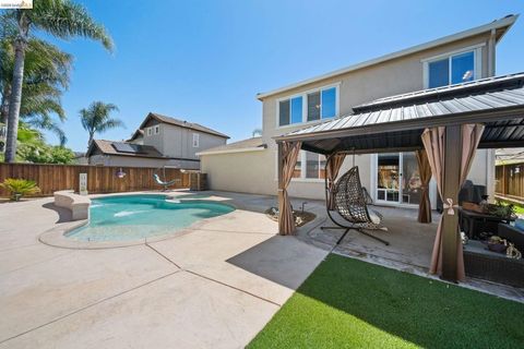 Photo of 2350 Winchester Loop, Discovery Bay, CA 94505 (MLS # 41129676)