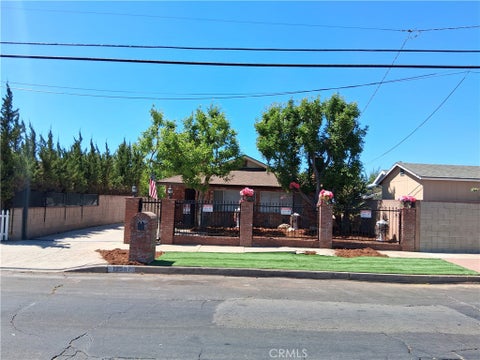 Photo of 12587 Bradley Avenue, Sylmar, CA 91342 (MLS # SR26140940)