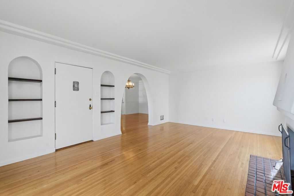 1042 S Crescent Heights Boulevard