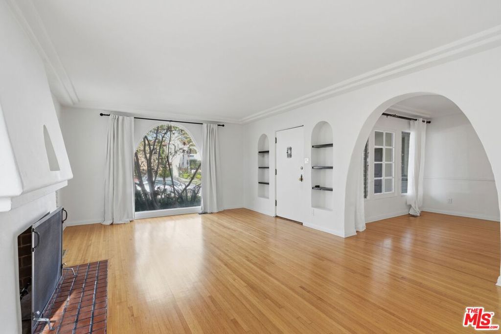 1042 S Crescent Heights Boulevard