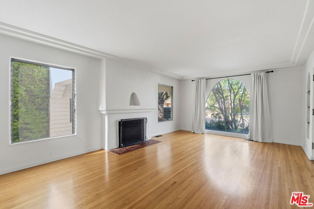 1042 S Crescent Heights Boulevard