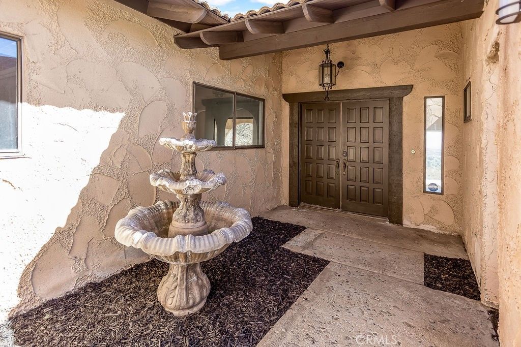 Photo of 54026 Ridge Rd, Yucca Valley, CA 92284 (MLS # JT26056137)