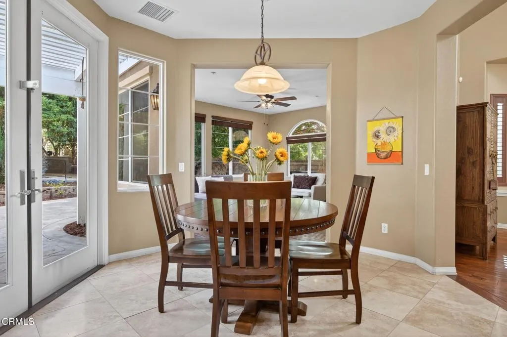 Ventura, California 93003, United States, 4 Bedrooms Bedrooms, ,3 BathroomsBathrooms,Residential,Pending,205152