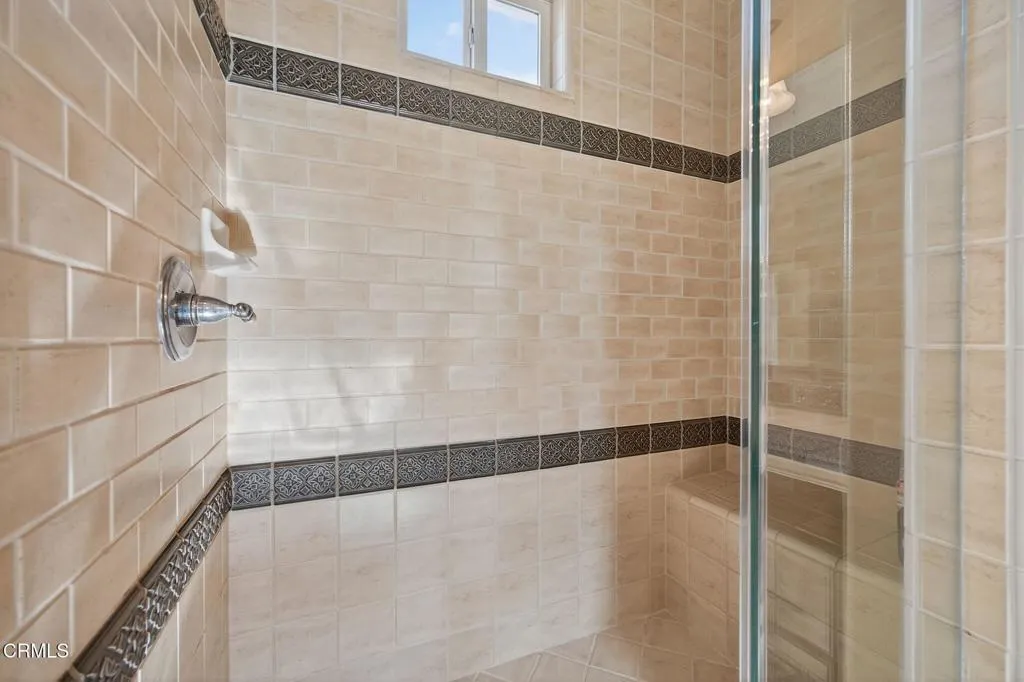 Ventura, California 93003, United States, 4 Bedrooms Bedrooms, ,3 BathroomsBathrooms,Residential,Pending,205152