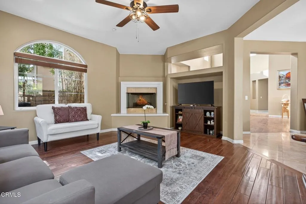 Ventura, California 93003, United States, 4 Bedrooms Bedrooms, ,3 BathroomsBathrooms,Residential,Pending,205152