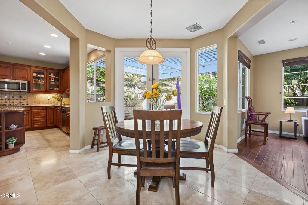 Ventura, California 93003, United States, 4 Bedrooms Bedrooms, ,3 BathroomsBathrooms,Residential,Pending,205152