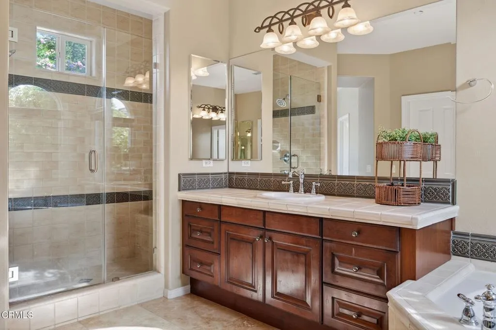 Ventura, California 93003, United States, 4 Bedrooms Bedrooms, ,3 BathroomsBathrooms,Residential,Pending,205152