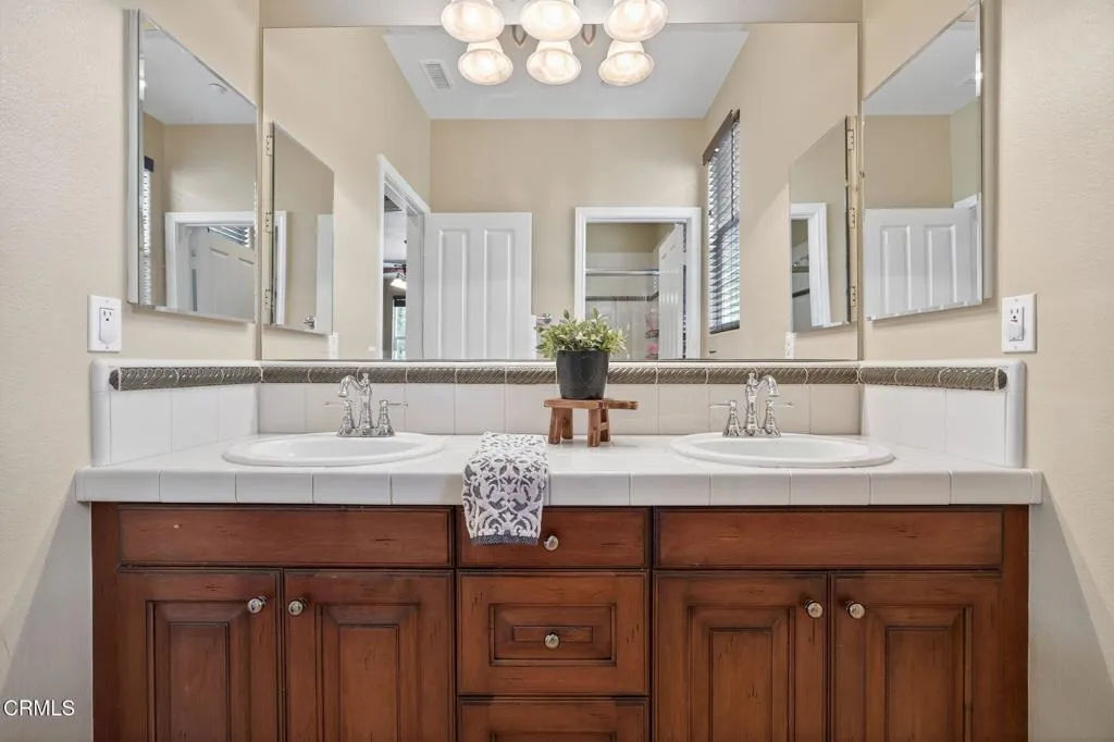 Ventura, California 93003, United States, 4 Bedrooms Bedrooms, ,3 BathroomsBathrooms,Residential,Pending,205152