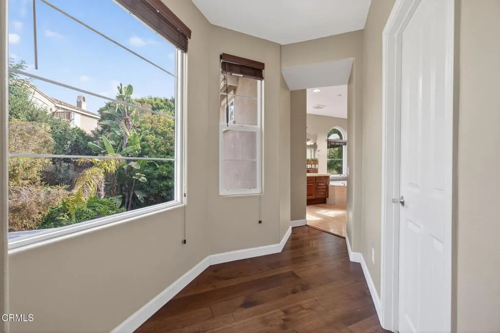 Ventura, California 93003, United States, 4 Bedrooms Bedrooms, ,3 BathroomsBathrooms,Residential,Pending,205152