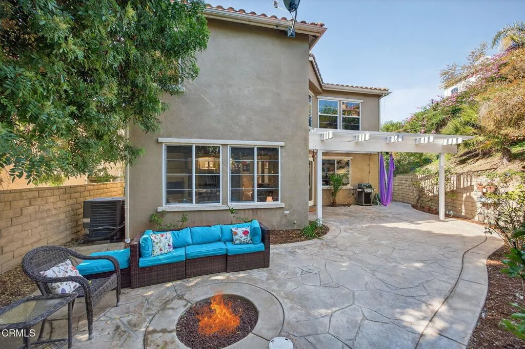 Ventura, California 93003, United States, 4 Bedrooms Bedrooms, ,3 BathroomsBathrooms,Residential,Pending,205152