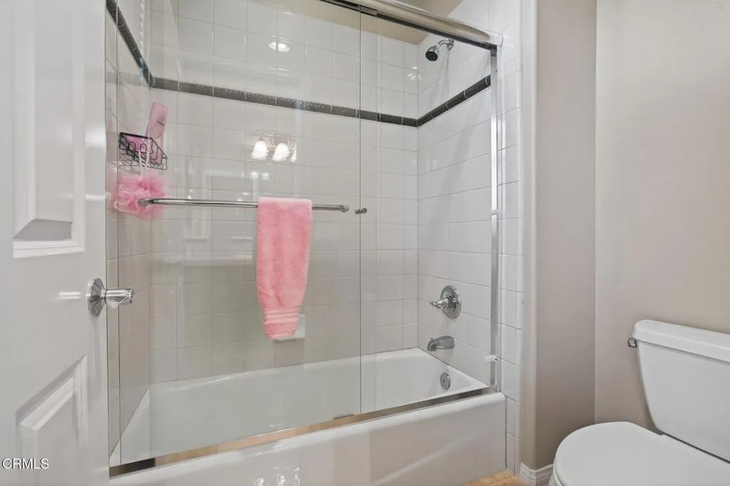 Ventura, California 93003, United States, 4 Bedrooms Bedrooms, ,3 BathroomsBathrooms,Residential,Pending,205152